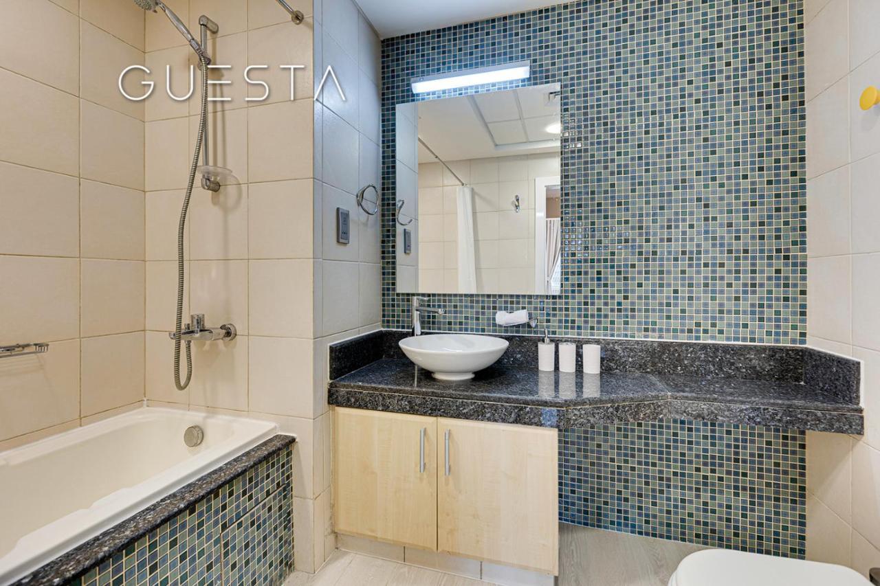 Shoreline The Palm, Free Beach & Pool Access Dubái Exterior foto